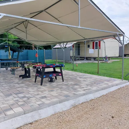 Szarszo Kempinghazak