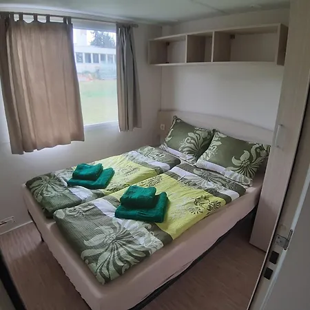 Szarszo Kempinghazak Balatonszarszo