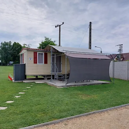 アパート Szarszo Kempinghazak